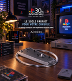 Socle vertical PS5 30e anniversaire gris PS1 posé sur un bureau, setup PlayStation 1994